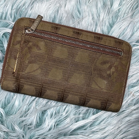 Chanel Zippy Travel Line Zippy Walet - Picture 2 of 3